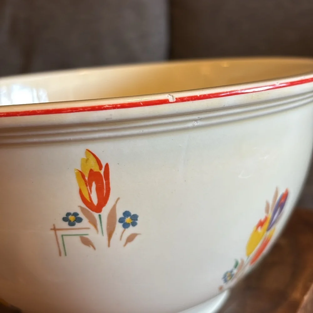 HOMER LAUGHLIN TULIP PATTERNED LARGE BOWL VINTAGE
